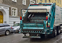 Ympäristöpalvelut: HSY:n jätteiden keräysauto. Kuva: Aleksi Salonen